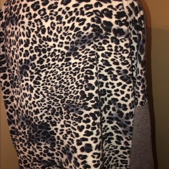 Entro gray and leopard size small brand new - Picture 7 of 8
